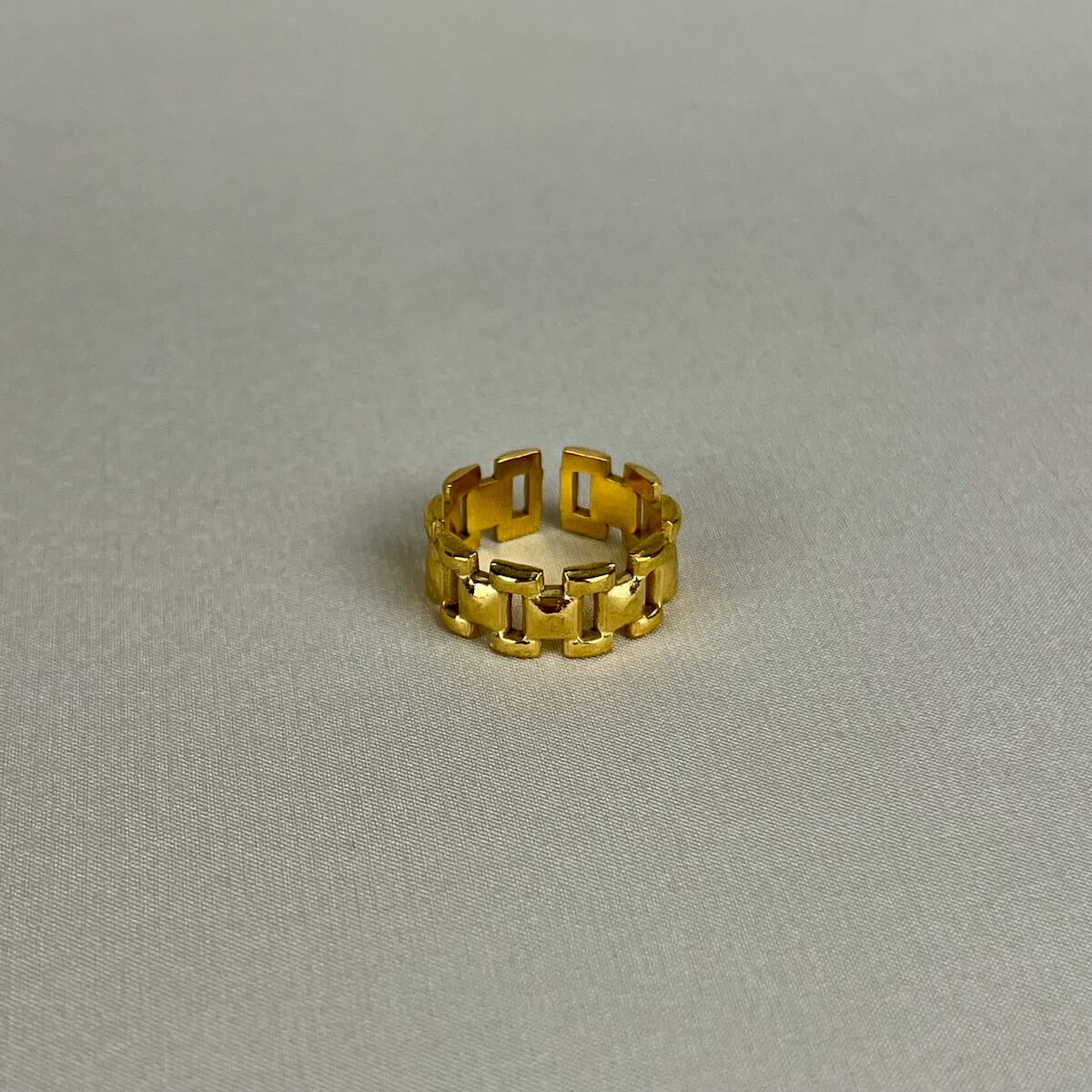 Golden Link Ring