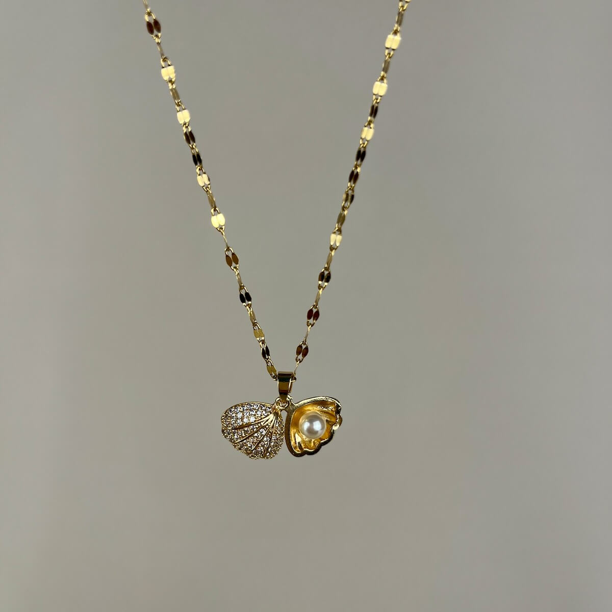 Lustrous Pearl Shell Pendant Necklace