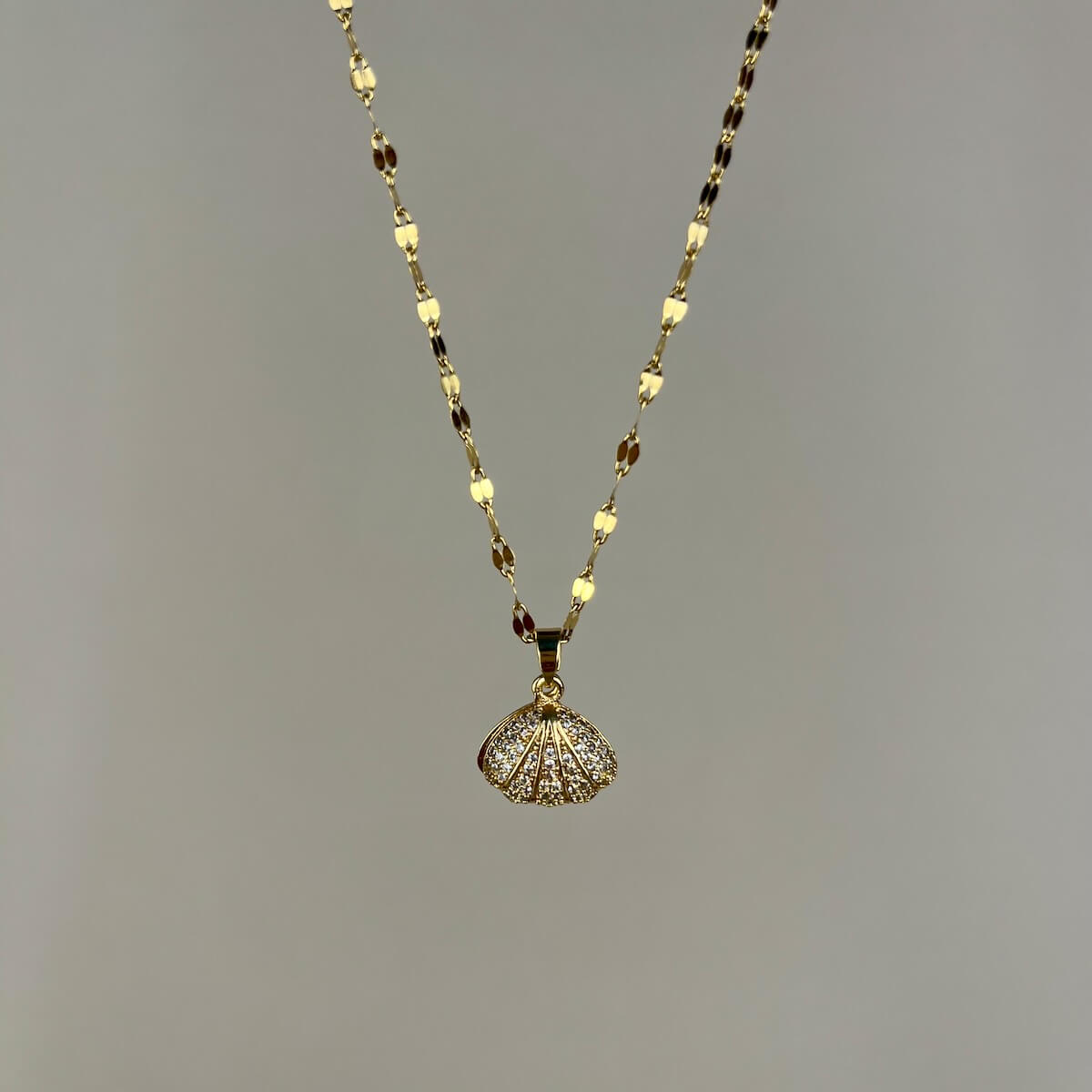 Lustrous Pearl Shell Pendant Necklace