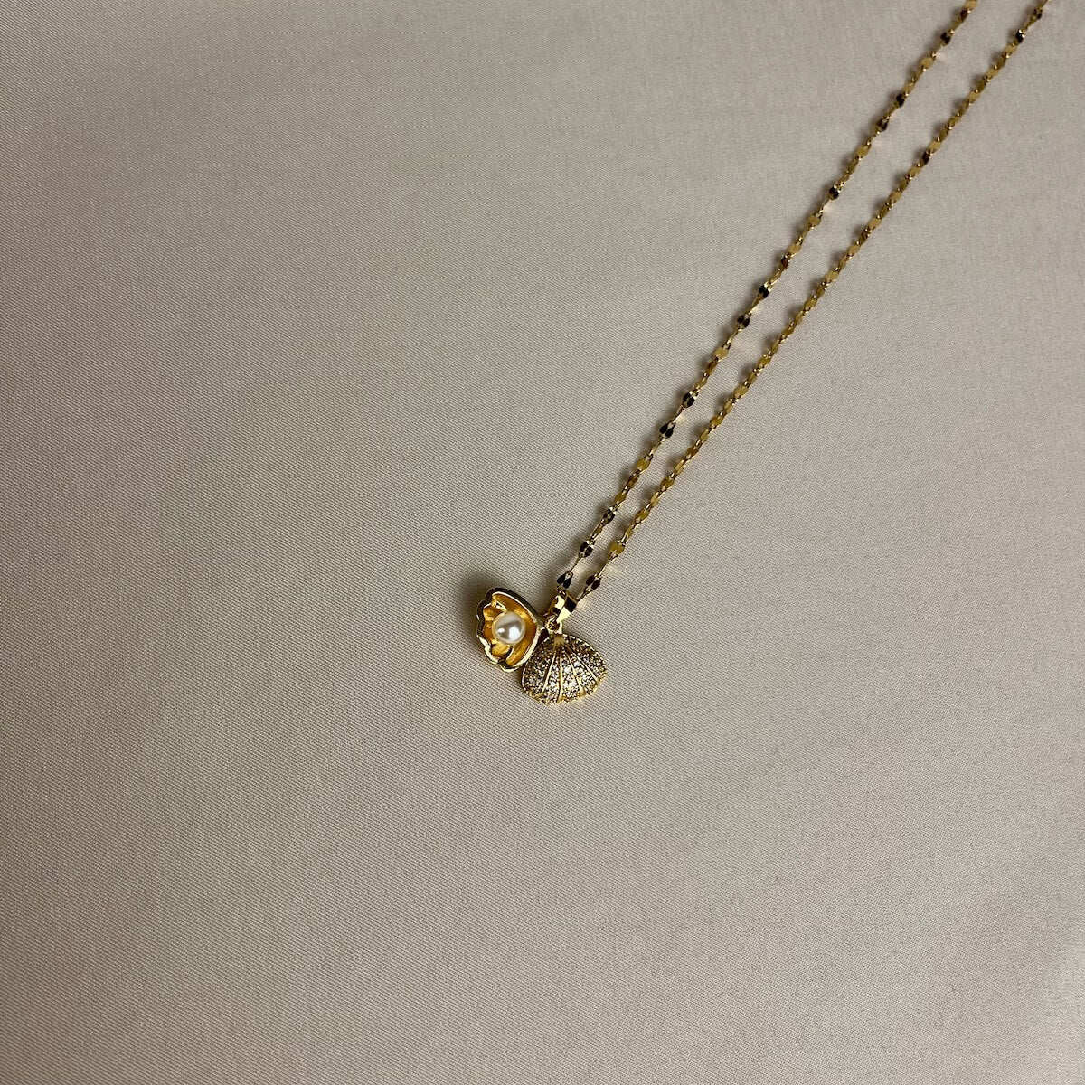 Lustrous Pearl Shell Pendant Necklace