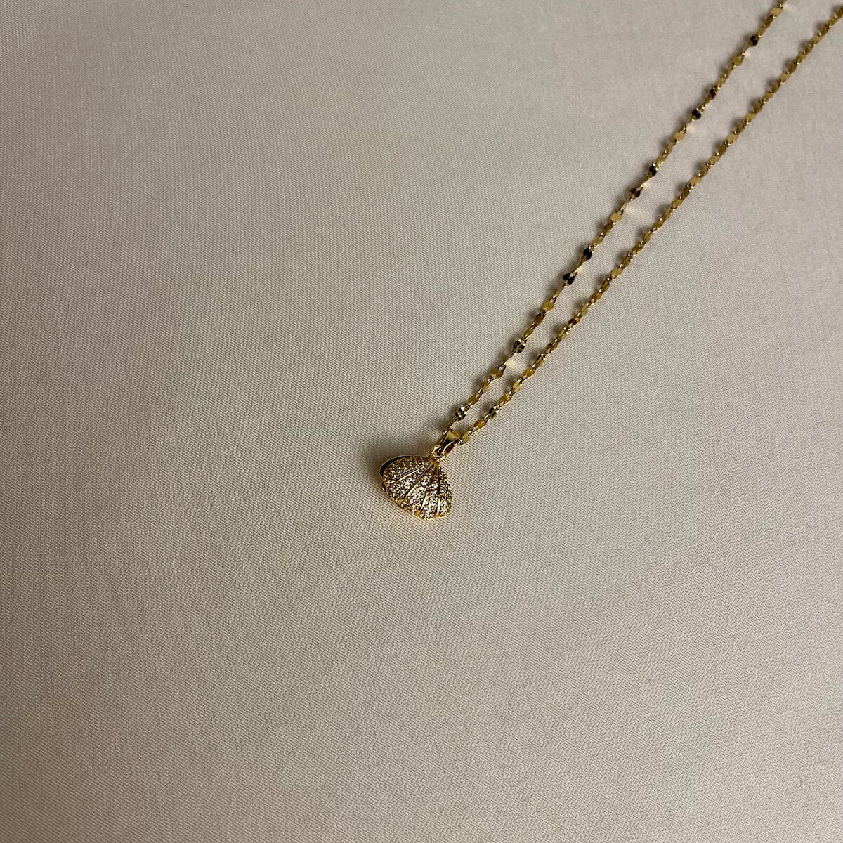 Lustrous Pearl Shell Pendant Necklace