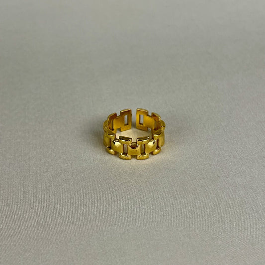 Golden Link Ring