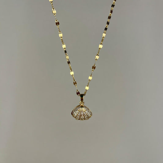 Lustrous Pearl Shell Pendant Necklace